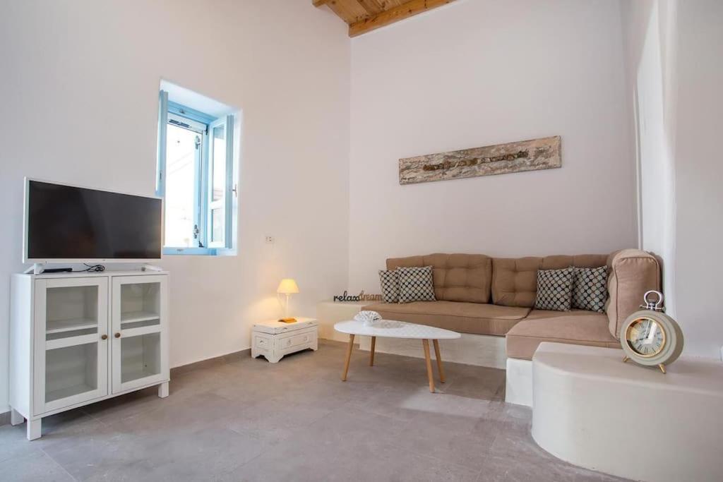 Traditional Luxury House Apartment Kalithies